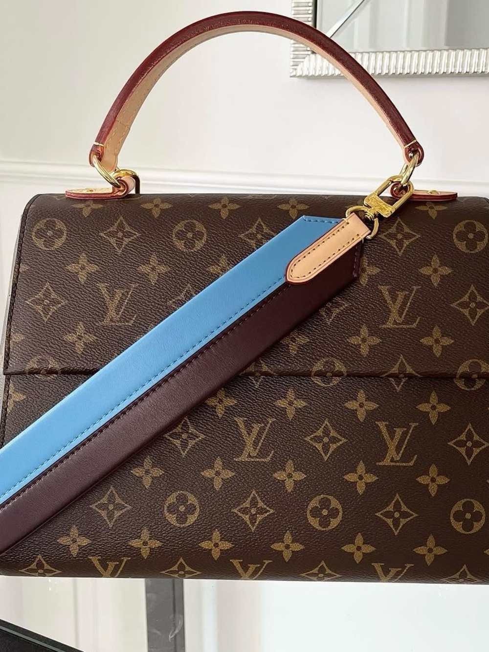 Likes New Louis Vuitton Monogram Cluny MM Satchel - Picture 3 of 15